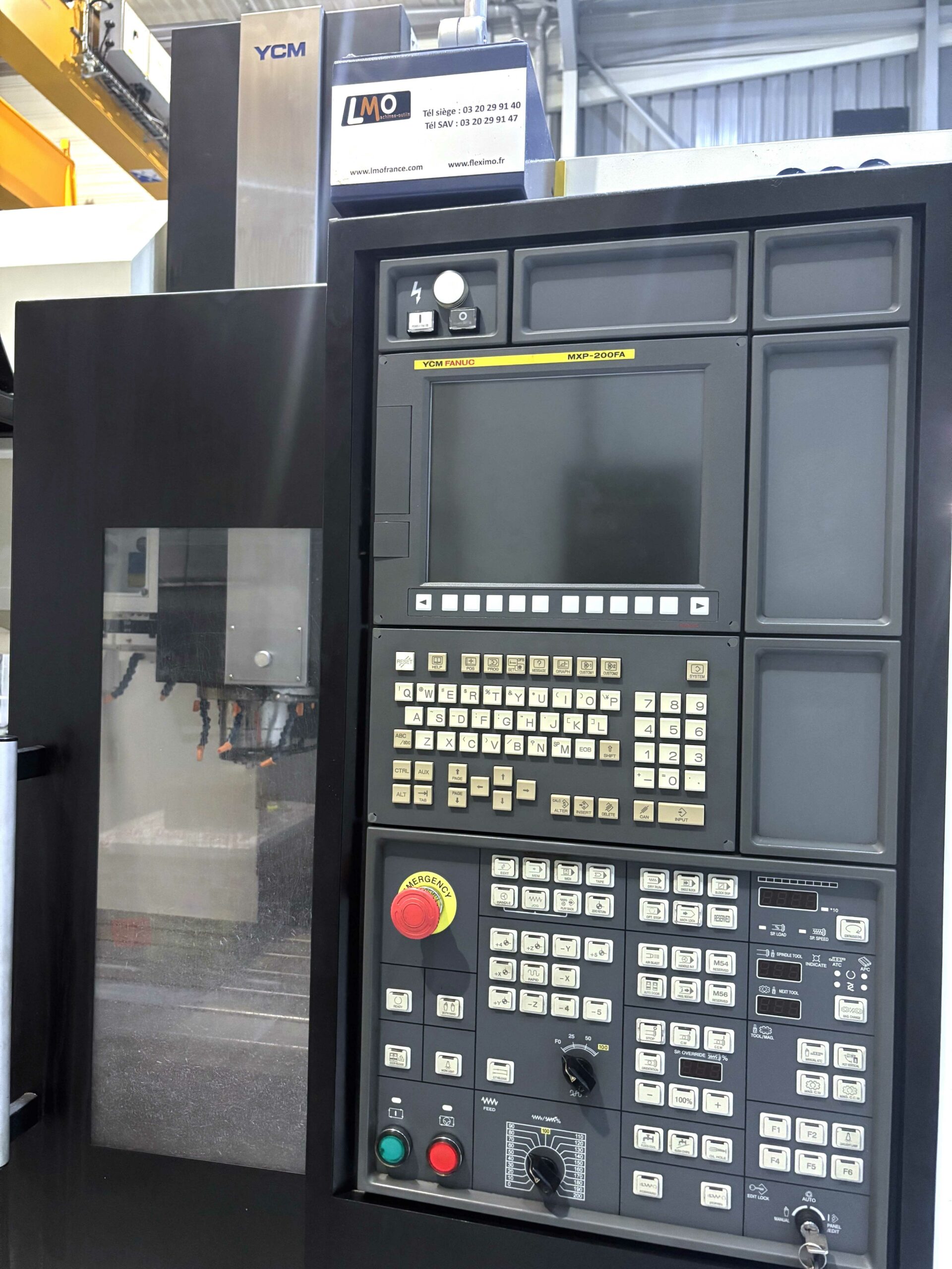 Centre d'usinage vertical, modèle NMV106A, YCM