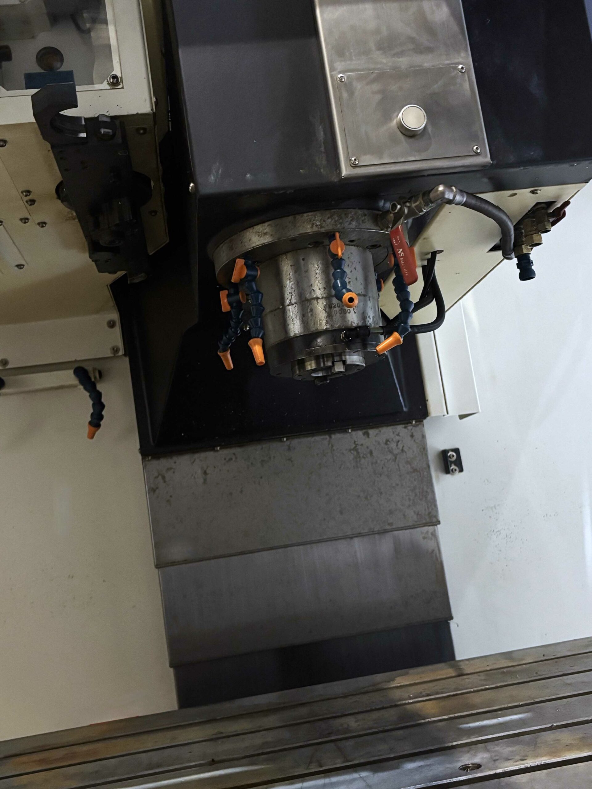 Centre d'usinage vertical, modèle NMV106A, YCM